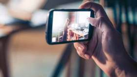 هوس الظهور أمام الكاميرا في كل مكان