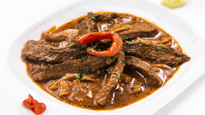 شرائح اللحم والفطر