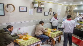 إقبال كبير على محلات المأكولات الشتوية