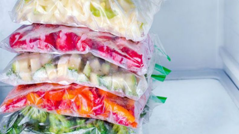 هذه الأطعمة تصبح سيئة وربما خطرة إن تم تجميدها؟!