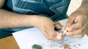 تلميذة تخبئ المخدرات داخل برميل حديدي بتلمسان