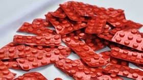 ممرض يقود عصابة المتاجرة بالمهلوسات