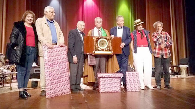 المخرجون يتعمدون إقصاء الفنانين الكبار وسنكرم ماما مسعودة وحزيم في رمضان