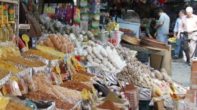 500 تاجر لضمان مداومة يومي عيد الأضحى بغليزان