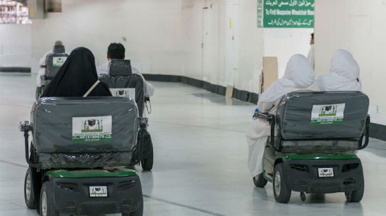 لأول مرة.. سيارات تقودها نساء داخل الحرم المكي