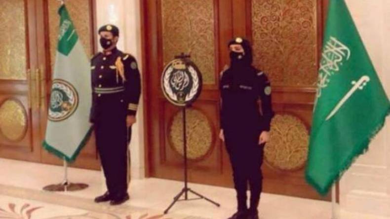 صورة امرأة في صفوف الحرس الملكي السعودي تشعل تويتر
