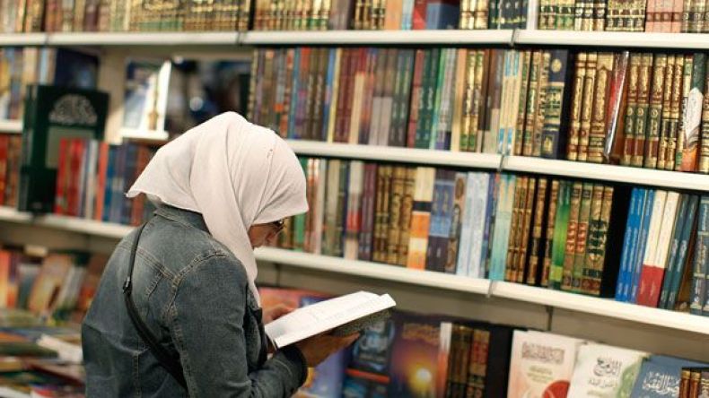 شابات عازمات على نقل عدوى القراءة للمجتمع الجزائري