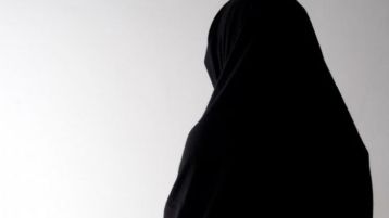 لا خير في رجل لا يصون عرضه