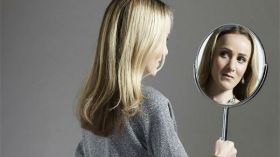 عقدتها.. وزنها وعمرها!