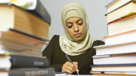 لماذا المرأة المثقفة بعيدة عن الزواج؟!