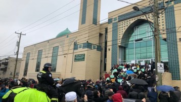 وإن تتولّوا يستبدل قومًا غيركم