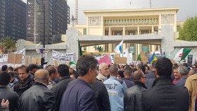 مظاهرة حاشدة أمام المركزية النقابية