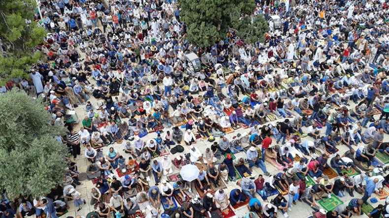 تحيّة إكبار وإعزاز إلى المرابطين في الأقصى