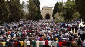 250 ألف شخص صلّوا الجمعة في الأقصى