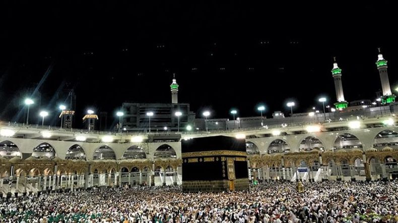 بالفيديو.. انتحار حاج عراقي في الحرم المكي
