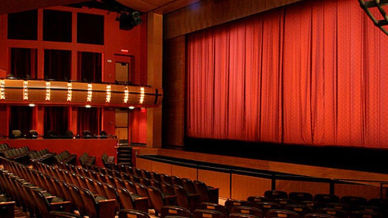 إيكوساني يكشف أعماق المسرح والأنثربولوجيا في المحيط الأمازيغي