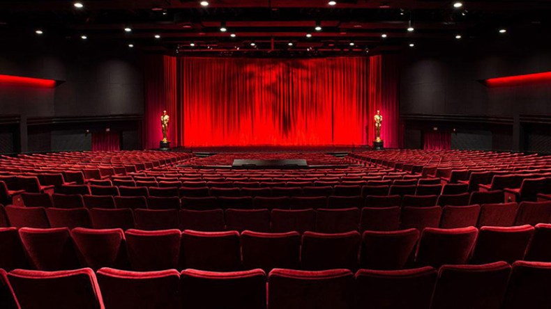 مهرجان السينما والمسرح يكرم المخرج الراحل شريف عقون