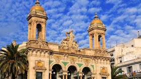 سهرات الباهية بين المسرح والترفيه