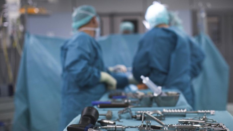 زوجان يعرضان كلياتهما للبيع لعلاج ابنتهما في المسيلة