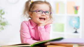 هكذا تنمين مهارات طفلك وتشجعينه على القراءة؟