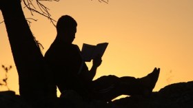 تزوجي رجلا يقرأ