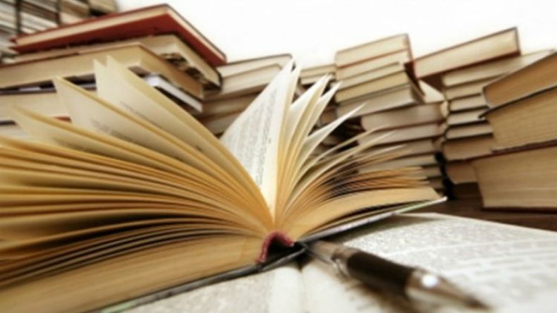 حرص على الحجر الصحي وتمسك بالكتابة والتضامن والمحاضرات في زمن كورونا