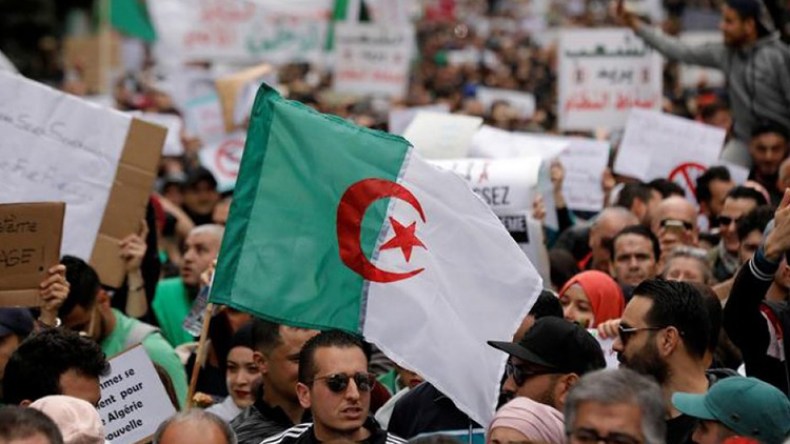 هل تكون المظاهرات بديلا عن الصندوق؟