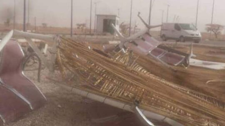 عاصفة تخرب المعبر الحدودي مع موريتانيا