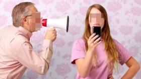 آباء يقاطعون بناتهم مدى الحياة