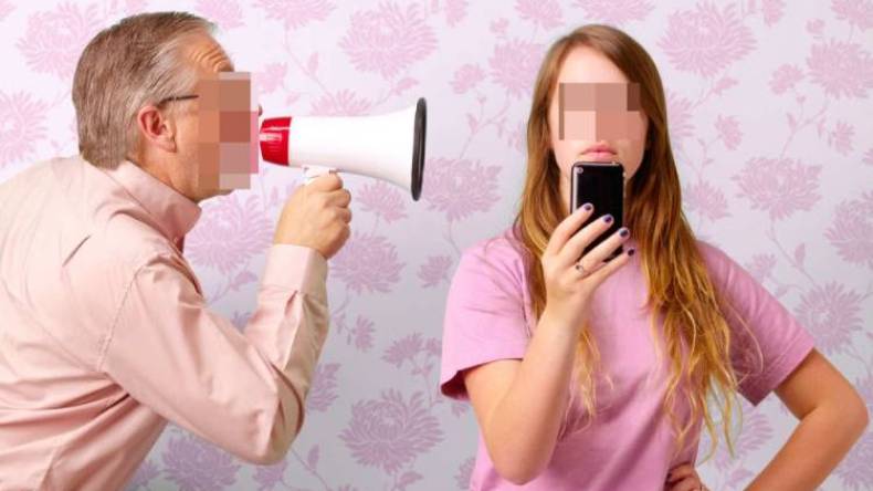 آباء يقاطعون بناتهم مدى الحياة