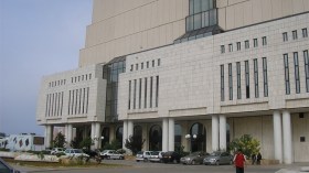 وزير التربية السابق بن عمار يمنح 91 مخطوطا هبة للمكتبة الوطنية