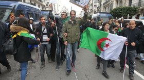 مكفوفون يواكبون الحراك ويمررون رسائل نوعية في قلب الأوراس