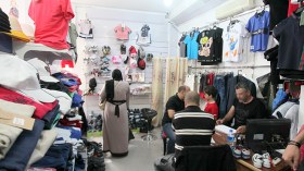 جزائريون يشترون ملابس العيد بالتقسيط!