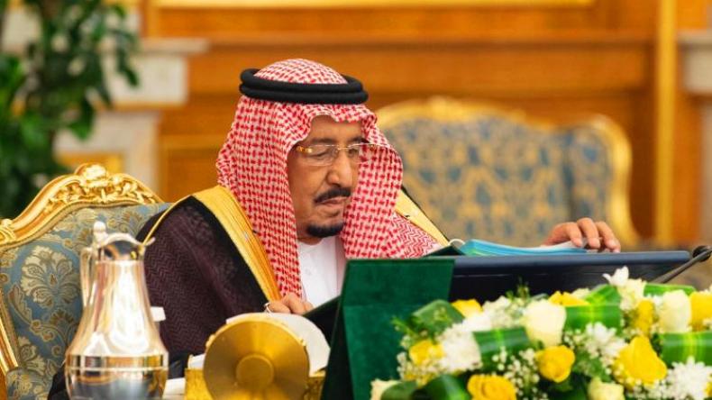 الملك سلمان يعلّق على هجمات أرامكو