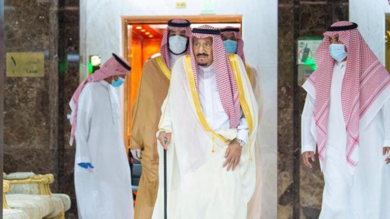 الملك سلمان يغادر المستشفى