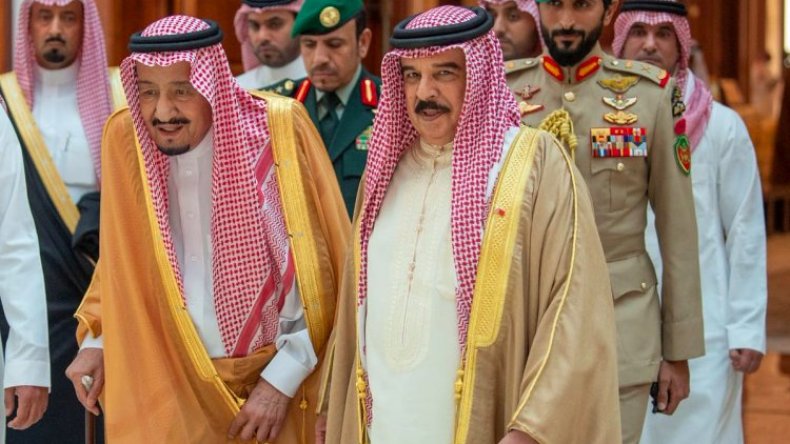 الملك سلمان يصل البحرين