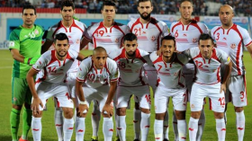 صحفي “فرانس فوتبول” يحذر تونس من استنساخ التجربة الجزائرية