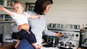 بين مسؤوليات البيت والتزاماتك خارجه