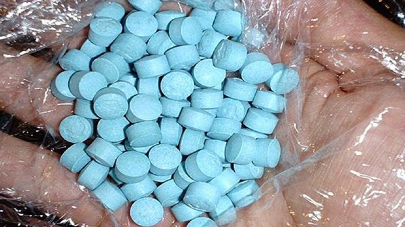 شبكة إجرامية تهرب المهلوسات داخل الأحذية المستعملة