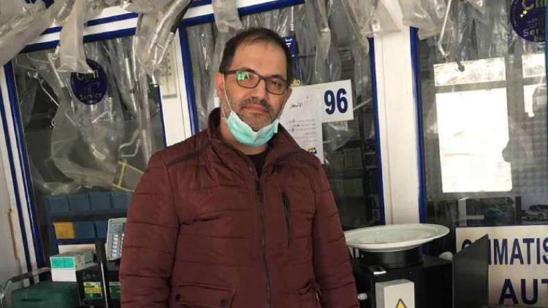 مهندس يعرض تسعة نماذج متطورة للتعقيم بالطيف الضوئي