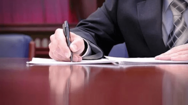 حاملو ليسانس شريعة وقانون يطالبون بالمشاركة في مسابقة التوثيق