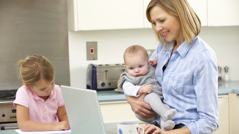 هكذا تدفع الموظفات ضريبة خروجهن للعمل