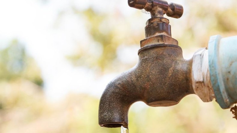 تذبذب في التموين بالمياه بأربع ولايات بسبب عطب في أنبوب “الماو”