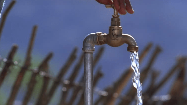 انقطاع التزويد بالمياه عبر 10 بلديات بالعاصمة الاثنين