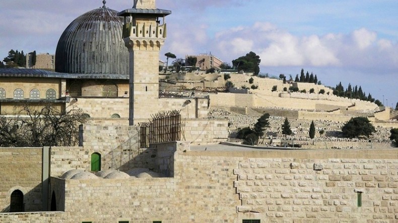 المسجد الأقصى على قيد الهدم 