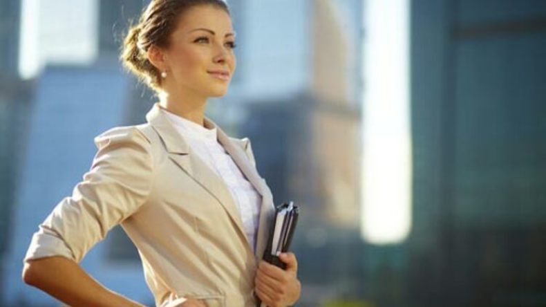 هل تفضلين منصبا مرموقا في العمل أم علاقة عاطفية مستقرة؟