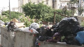 النفايات والأوساخ تغرق الأحياء في رابع أيام عيد الفطر