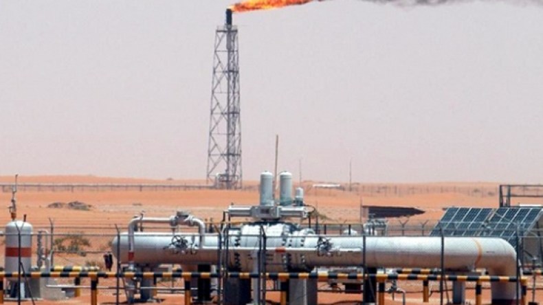 عمال المؤسسات النفطية يشتكون غياب وسائل النقل بحاسي مسعود