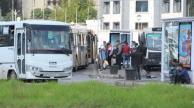 الناقلون يحثون التجار على العمل ليلا