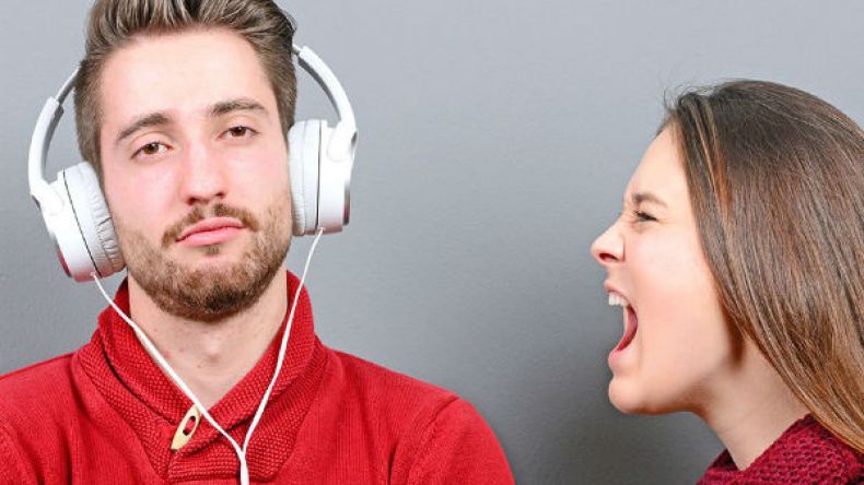 المرأة ليست “نكدية” ولكن عقلها أكثر نشاطا من الرجل!